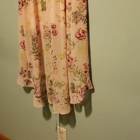 Nwt. Stunning, gorgeous dress. High low. Ruffles. Very feminine. Elastic waist - Picture 9 of 16